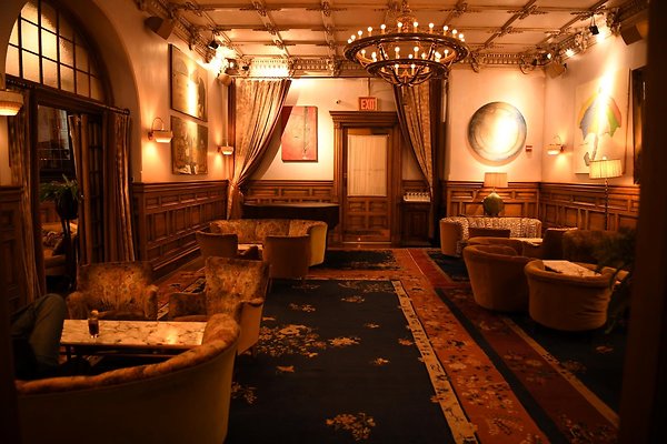 Bar Lounge  Piano Rm