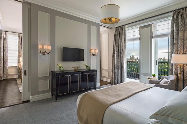 The Ellington Suite bedroom