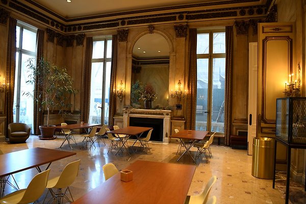 MARBLE ROOM