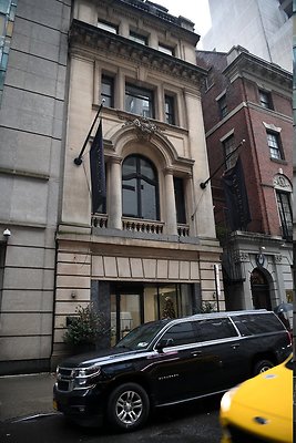 Elizabet Collective 10 W 56th St Elizabet Collective 10 W 56th St